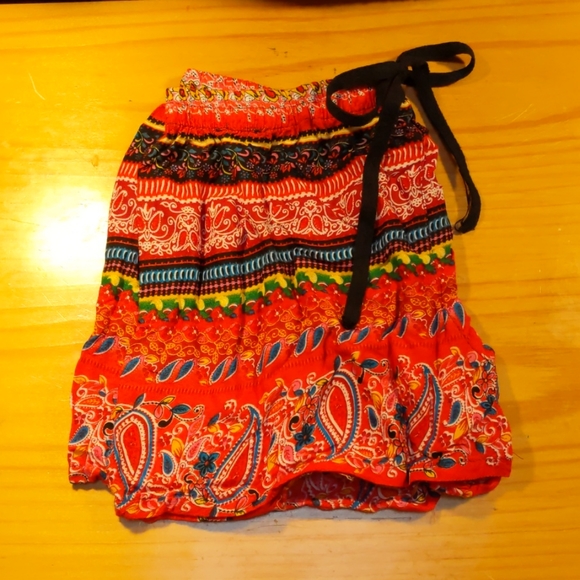 Red Pattern Shorts - Picture 2 of 2